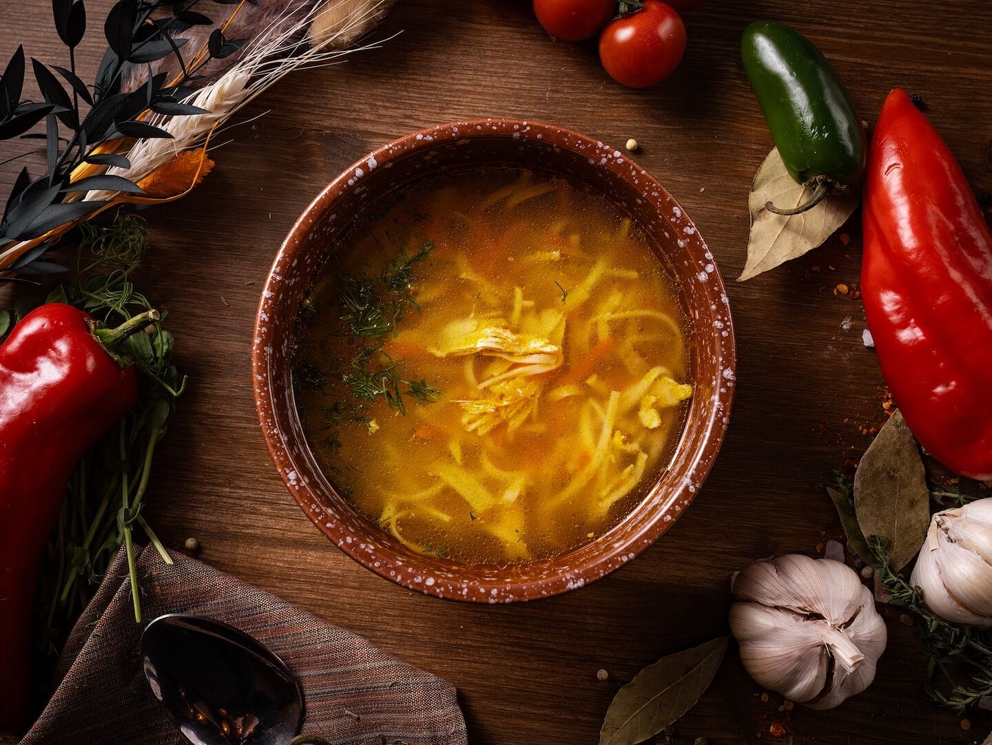 Домашний куриный бульон с лапшой
