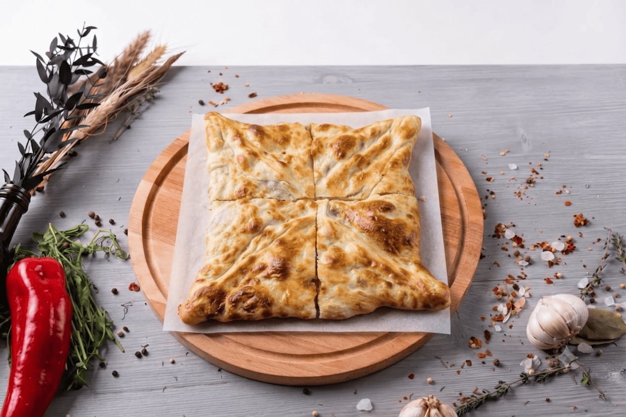 Грузинский пирог с картофелем и грибами